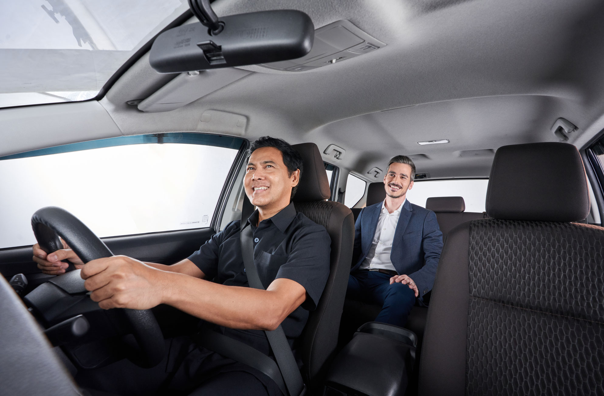 Mengapa Rental Mobil dengan Driver Lebih Praktis Dibanding Mengemudi Sendiri?